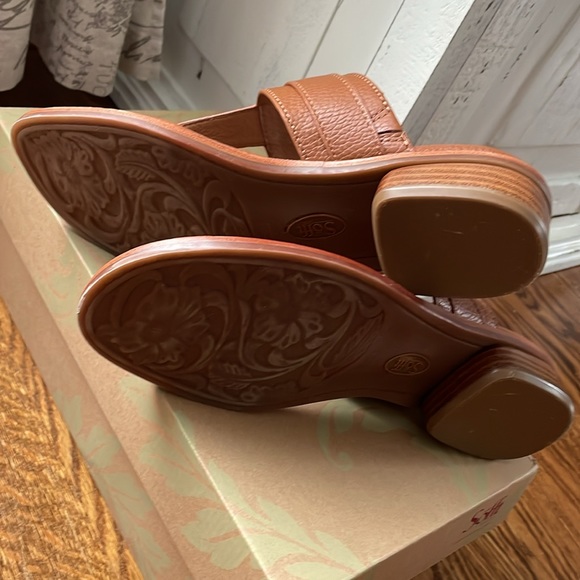 Sundance: NEW! “Fernanda Sandals” by Sofft - Picture 8 of 16